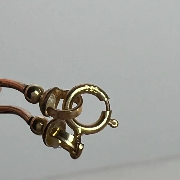 Elegant 14 K Gold and Pearl Necklace and Earring Set - Picture 6 of 6